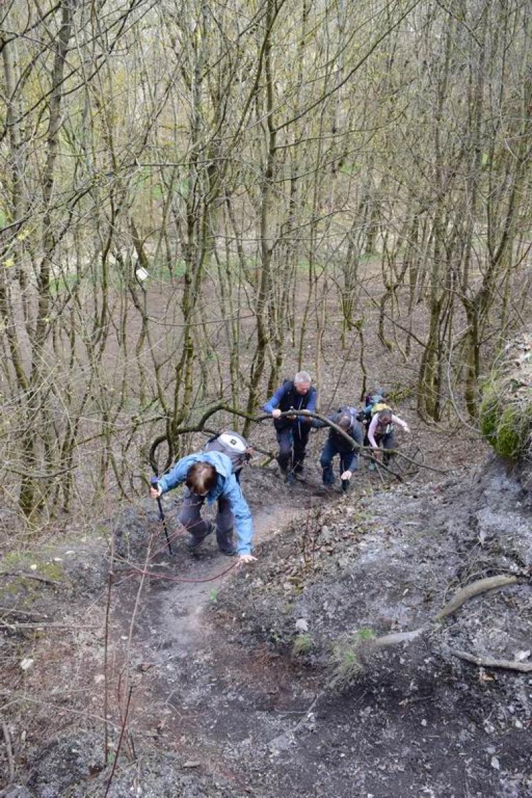 Kikapaszkodás a Remete-szurdokból