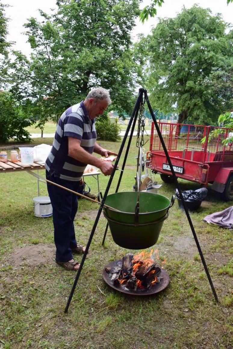 Kezdődik a főzés