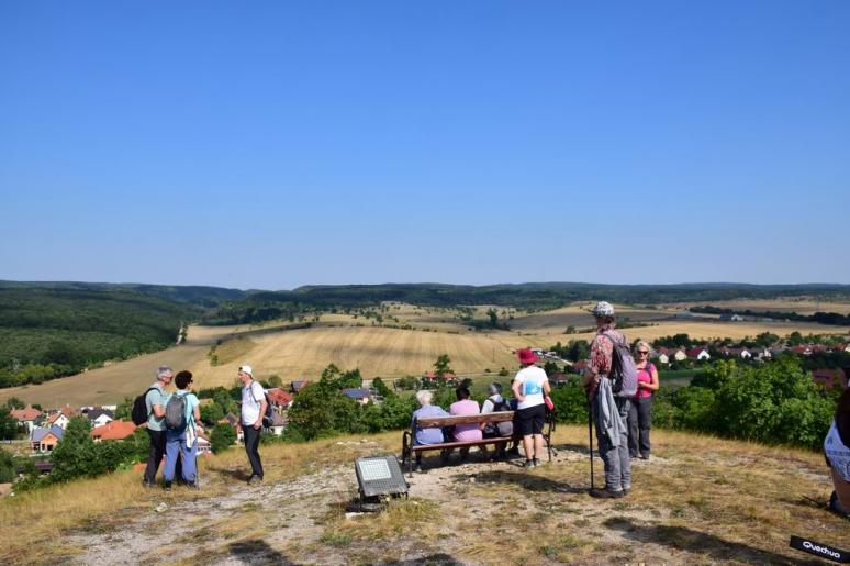 A Kitelepítési emlékműnél