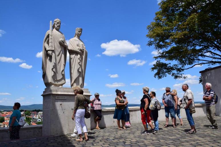 Szent István és Gizella szobra