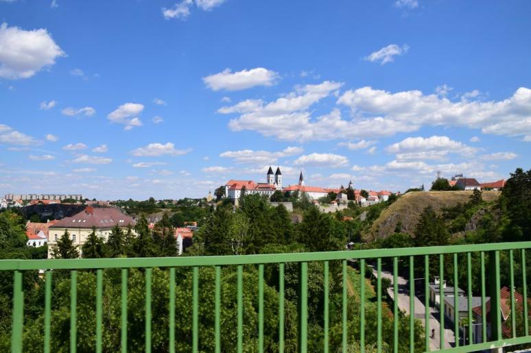 Várnegyed a viaduktról