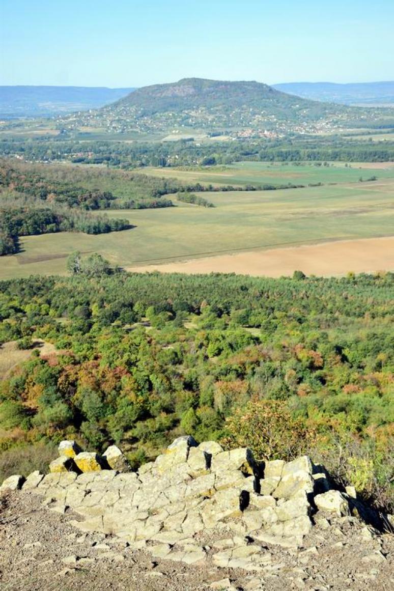 Bazaltoszlopok a bércen és a Csobánc
