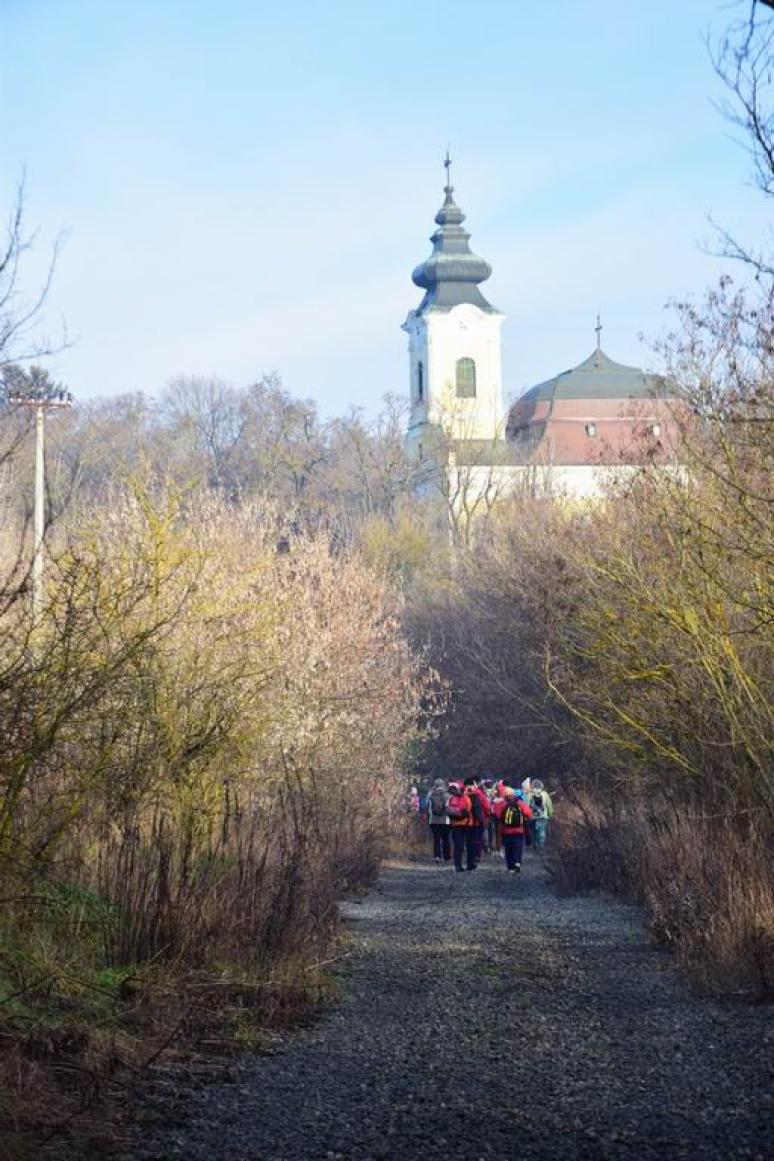 Előttünk a besnyői templom