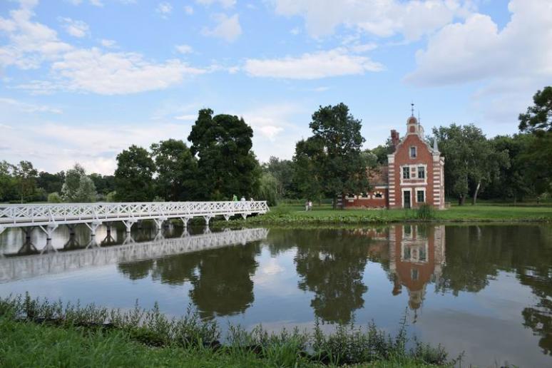 Kastélykert, Holland-ház