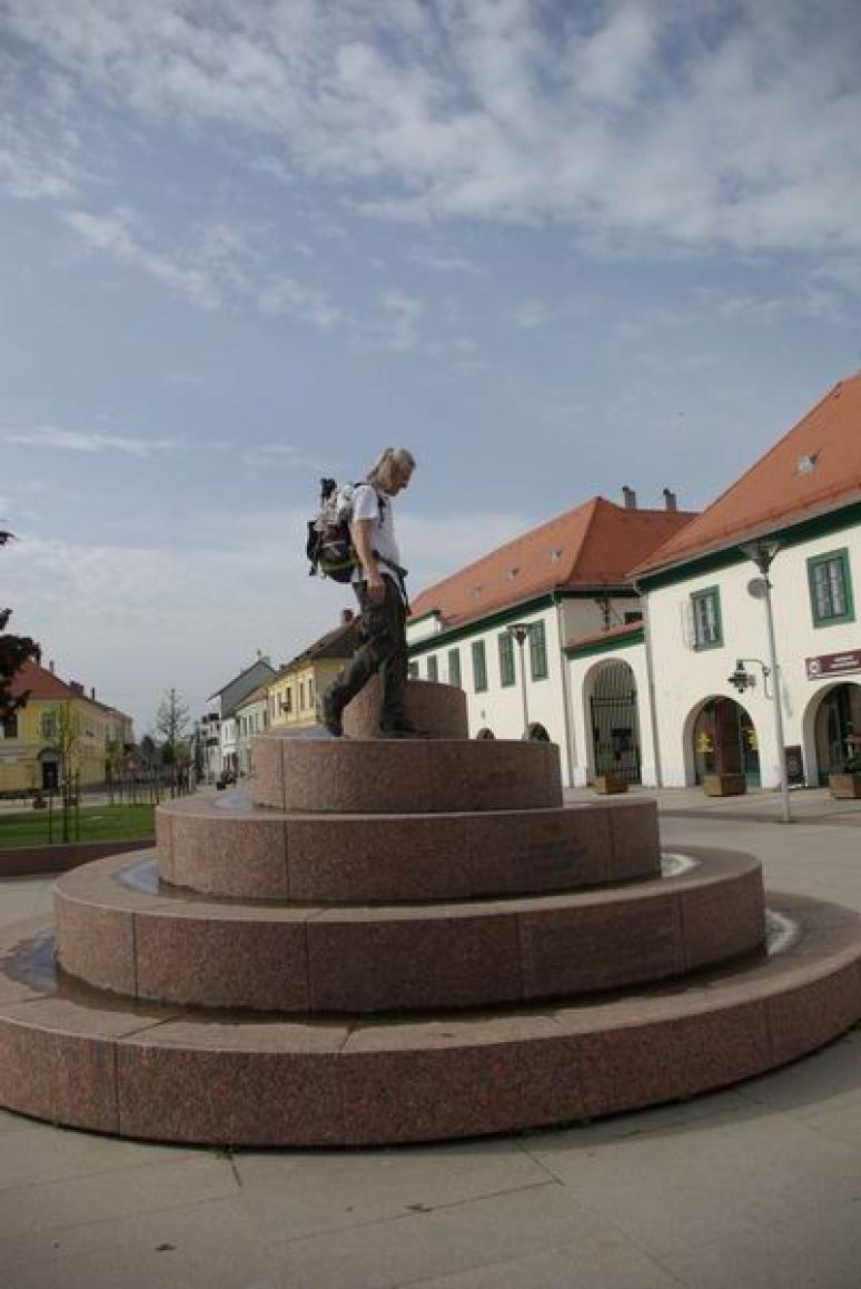 Turista-szobor Körmenden