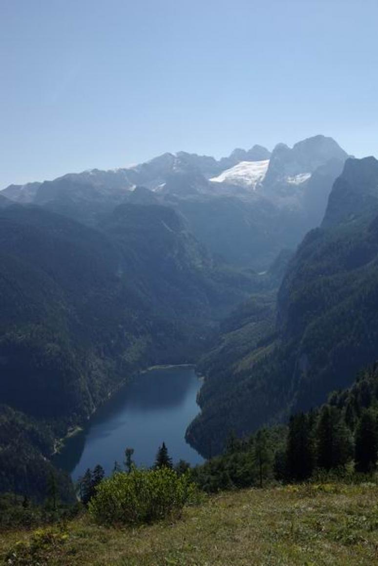 Gosausee és a Dachstein-gleccser fentről ...